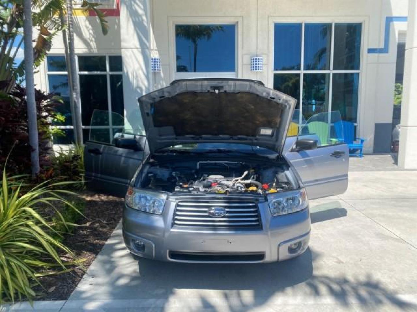 2008 Steel Silver Metallic /Graphite Gray Subaru Forester (Natl) AWD X LOW MILES 51,140 1 OWNER (JF1SG63698H) with an 2.5L SOHC SMPI 16-Valve 4-Cyl Boxer Engine engine, Automatic transmission, located at 4701 North Dixie Hwy, Pompano Beach, FL, 33064, (954) 422-2889, 26.240938, -80.123474 - OUR WEBPAGE FLORIDACARS1.COM HAS OVER 100 PHOTOS AND FREE CARFAX LINK 2008 SUBARU FORESTER 2.5 X VIN: JF1SG63698H707902 J F 1 S G 6 3 6 9 8 H 7 0 7 9 0 2 4 DOOR WAGON/SPORT UTILITY 2.5L H4 F SOHC 16V GASOLINE ALL WHEEL DRIVE Top Features 4WD/AWD Cloth Seats Basic Features ABS Brakes AM/FM Stereo Air - Photo#16