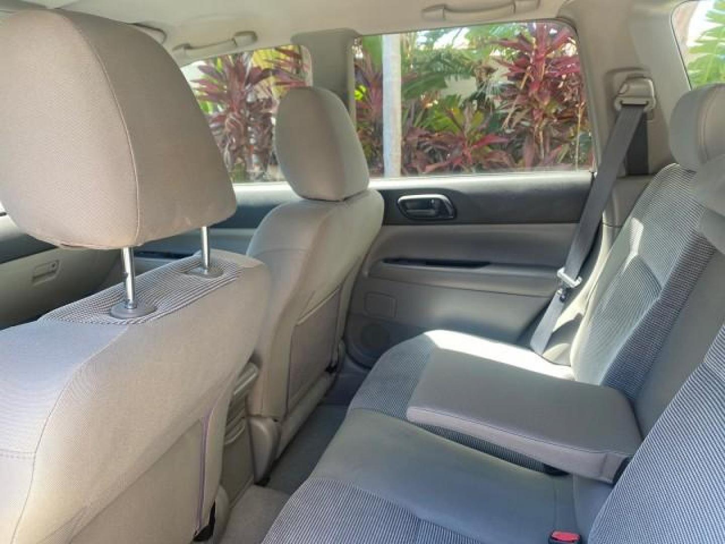 2008 Steel Silver Metallic /Graphite Gray Subaru Forester (Natl) AWD X LOW MILES 51,140 1 OWNER (JF1SG63698H) with an 2.5L SOHC SMPI 16-Valve 4-Cyl Boxer Engine engine, Automatic transmission, located at 4701 North Dixie Hwy, Pompano Beach, FL, 33064, (954) 422-2889, 26.240938, -80.123474 - OUR WEBPAGE FLORIDACARS1.COM HAS OVER 100 PHOTOS AND FREE CARFAX LINK 2008 SUBARU FORESTER 2.5 X VIN: JF1SG63698H707902 J F 1 S G 6 3 6 9 8 H 7 0 7 9 0 2 4 DOOR WAGON/SPORT UTILITY 2.5L H4 F SOHC 16V GASOLINE ALL WHEEL DRIVE Top Features 4WD/AWD Cloth Seats Basic Features ABS Brakes AM/FM Stereo Air - Photo#65