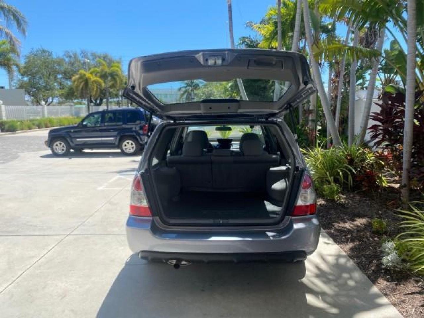 2008 Steel Silver Metallic /Graphite Gray Subaru Forester (Natl) AWD X LOW MILES 51,140 1 OWNER (JF1SG63698H) with an 2.5L SOHC SMPI 16-Valve 4-Cyl Boxer Engine engine, Automatic transmission, located at 4701 North Dixie Hwy, Pompano Beach, FL, 33064, (954) 422-2889, 26.240938, -80.123474 - OUR WEBPAGE FLORIDACARS1.COM HAS OVER 100 PHOTOS AND FREE CARFAX LINK 2008 SUBARU FORESTER 2.5 X VIN: JF1SG63698H707902 J F 1 S G 6 3 6 9 8 H 7 0 7 9 0 2 4 DOOR WAGON/SPORT UTILITY 2.5L H4 F SOHC 16V GASOLINE ALL WHEEL DRIVE Top Features 4WD/AWD Cloth Seats Basic Features ABS Brakes AM/FM Stereo Air - Photo#77