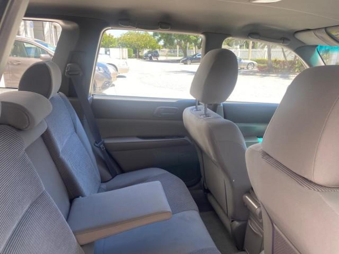 2008 Steel Silver Metallic /Graphite Gray Subaru Forester (Natl) AWD X LOW MILES 51,140 1 OWNER (JF1SG63698H) with an 2.5L SOHC SMPI 16-Valve 4-Cyl Boxer Engine engine, Automatic transmission, located at 4701 North Dixie Hwy, Pompano Beach, FL, 33064, (954) 422-2889, 26.240938, -80.123474 - OUR WEBPAGE FLORIDACARS1.COM HAS OVER 100 PHOTOS AND FREE CARFAX LINK 2008 SUBARU FORESTER 2.5 X VIN: JF1SG63698H707902 J F 1 S G 6 3 6 9 8 H 7 0 7 9 0 2 4 DOOR WAGON/SPORT UTILITY 2.5L H4 F SOHC 16V GASOLINE ALL WHEEL DRIVE Top Features 4WD/AWD Cloth Seats Basic Features ABS Brakes AM/FM Stereo Air - Photo#90