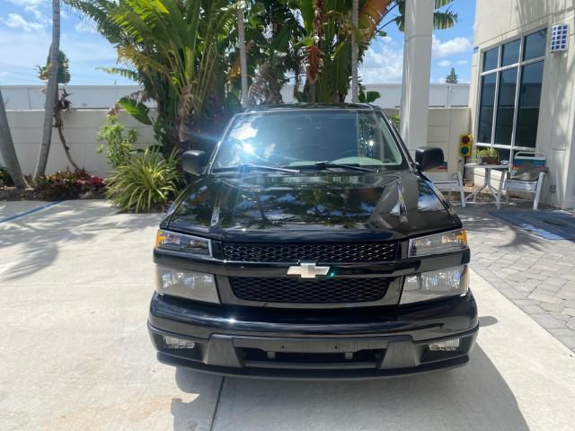 2005 Black /Medium Dark Pewter Chevrolet Colorado Z85 LOW MILES 51,260 1 OWNER (1GCCS198158) with an 2.8L DOHC 4-Cyl MFI Engine engine, Automatic transmission, located at 4701 North Dixie Hwy, Pompano Beach, FL, 33064, (954) 422-2889, 26.240938, -80.123474 - OUR WEBPAGE FLORIDACARS1.COM HAS OVER 100 PHOTOS AND FREE CARFAX LINK 2005 CHEVROLET COLORADO Z85 VIN: 1GCCS198158291462 1 G C C S 1 9 8 1 5 8 2 9 1 4 6 2 4 DOOR EXTENDED CAB PICKUP 2.8L I4 F GASOLINE REAR WHEEL DRIVE Features ABS Brakes Air Conditioning Alloy Wheels AM/FM Stereo Automatic Transmiss - Photo#2