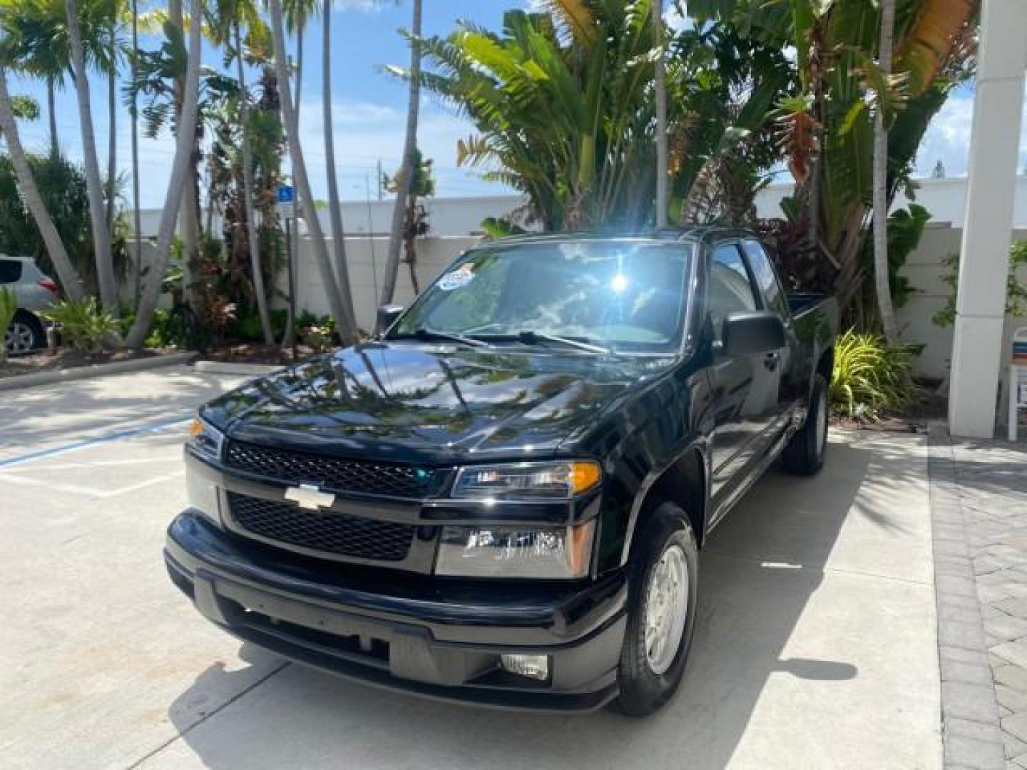 2005 Black /Medium Dark Pewter Chevrolet Colorado Fleet Z85 LOW MILES 51,256 1 OWNER (1GCCS198158) with an 2.8L DOHC 4-Cyl MFI Engine engine, Automatic transmission, located at 4701 North Dixie Hwy, Pompano Beach, FL, 33064, (954) 422-2889, 26.240938, -80.123474 - OUR WEBPAGE FLORIDACARS1.COM HAS OVER 100 PHOTOS AND FREE CARFAX LINK 2005 CHEVROLET COLORADO Z85 VIN: 1GCCS198158291462 1 G C C S 1 9 8 1 5 8 2 9 1 4 6 2 4 DOOR EXTENDED CAB PICKUP 2.8L I4 F GASOLINE REAR WHEEL DRIVE Features ABS Brakes Air Conditioning Alloy Wheels AM/FM Stereo Automatic Transmiss - Photo#3