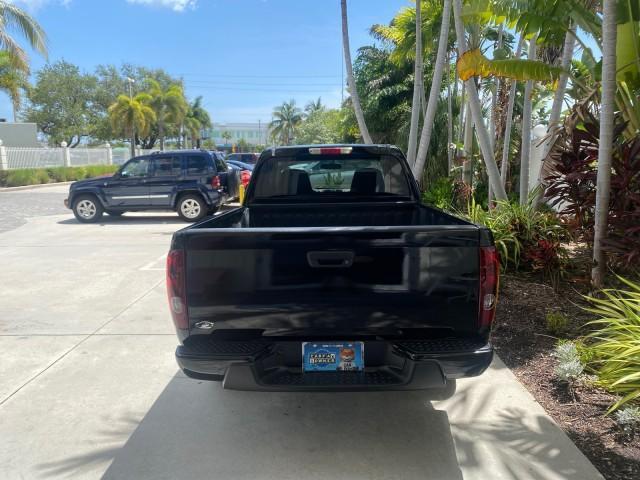 2005 Black /Medium Dark Pewter Chevrolet Colorado Z85 LOW MILES 51,260 1 OWNER (1GCCS198158) with an 2.8L DOHC 4-Cyl MFI Engine engine, Automatic transmission, located at 4701 North Dixie Hwy, Pompano Beach, FL, 33064, (954) 422-2889, 26.240938, -80.123474 - OUR WEBPAGE FLORIDACARS1.COM HAS OVER 100 PHOTOS AND FREE CARFAX LINK 2005 CHEVROLET COLORADO Z85 VIN: 1GCCS198158291462 1 G C C S 1 9 8 1 5 8 2 9 1 4 6 2 4 DOOR EXTENDED CAB PICKUP 2.8L I4 F GASOLINE REAR WHEEL DRIVE Features ABS Brakes Air Conditioning Alloy Wheels AM/FM Stereo Automatic Transmiss - Photo#6