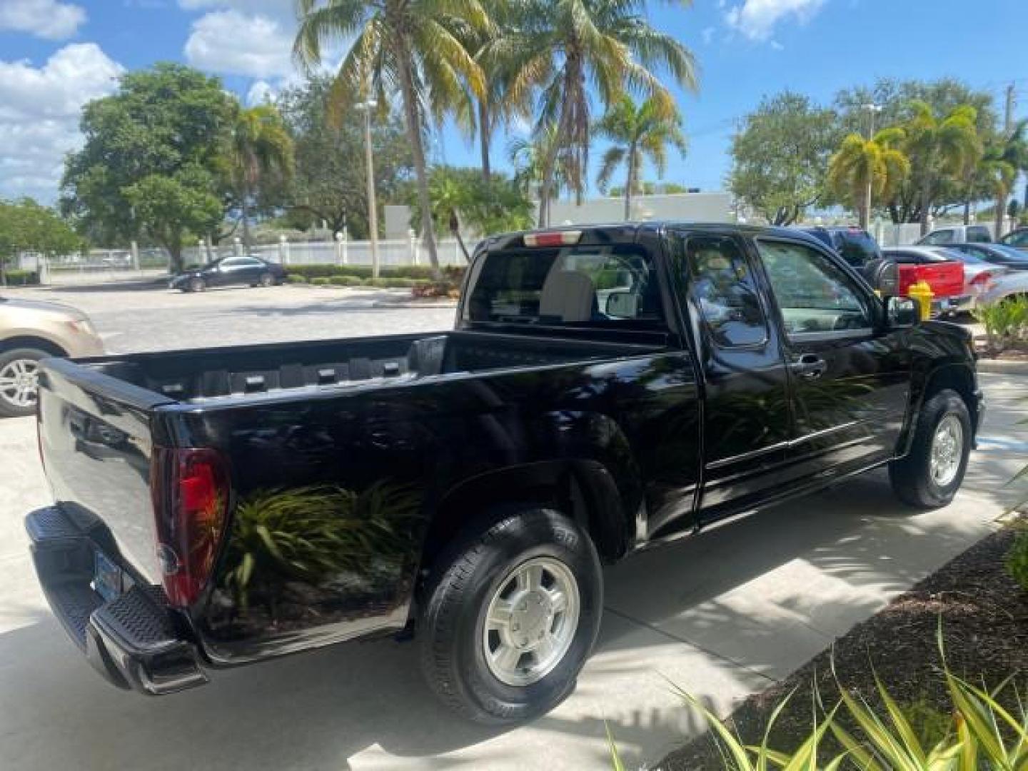 2005 Black /Medium Dark Pewter Chevrolet Colorado Fleet Z85 LOW MILES 51,256 1 OWNER (1GCCS198158) with an 2.8L DOHC 4-Cyl MFI Engine engine, Automatic transmission, located at 4701 North Dixie Hwy, Pompano Beach, FL, 33064, (954) 422-2889, 26.240938, -80.123474 - OUR WEBPAGE FLORIDACARS1.COM HAS OVER 100 PHOTOS AND FREE CARFAX LINK 2005 CHEVROLET COLORADO Z85 VIN: 1GCCS198158291462 1 G C C S 1 9 8 1 5 8 2 9 1 4 6 2 4 DOOR EXTENDED CAB PICKUP 2.8L I4 F GASOLINE REAR WHEEL DRIVE Features ABS Brakes Air Conditioning Alloy Wheels AM/FM Stereo Automatic Transmiss - Photo#7