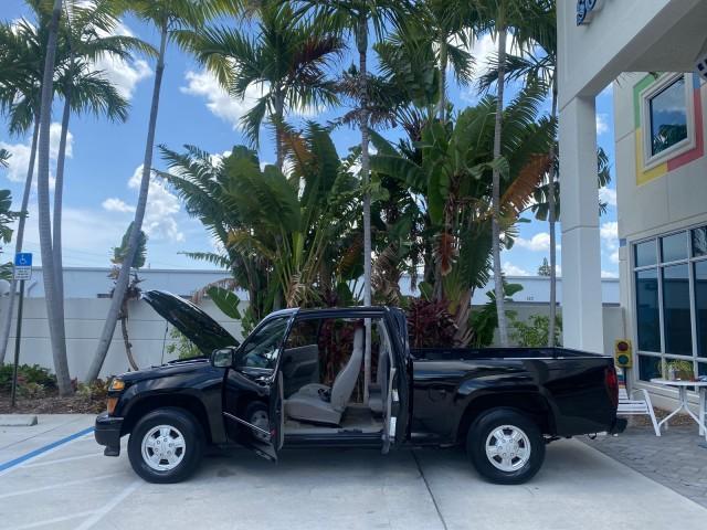 2005 Black /Medium Dark Pewter Chevrolet Colorado Z85 LOW MILES 51,260 1 OWNER (1GCCS198158) with an 2.8L DOHC 4-Cyl MFI Engine engine, Automatic transmission, located at 4701 North Dixie Hwy, Pompano Beach, FL, 33064, (954) 422-2889, 26.240938, -80.123474 - OUR WEBPAGE FLORIDACARS1.COM HAS OVER 100 PHOTOS AND FREE CARFAX LINK 2005 CHEVROLET COLORADO Z85 VIN: 1GCCS198158291462 1 G C C S 1 9 8 1 5 8 2 9 1 4 6 2 4 DOOR EXTENDED CAB PICKUP 2.8L I4 F GASOLINE REAR WHEEL DRIVE Features ABS Brakes Air Conditioning Alloy Wheels AM/FM Stereo Automatic Transmiss - Photo#8