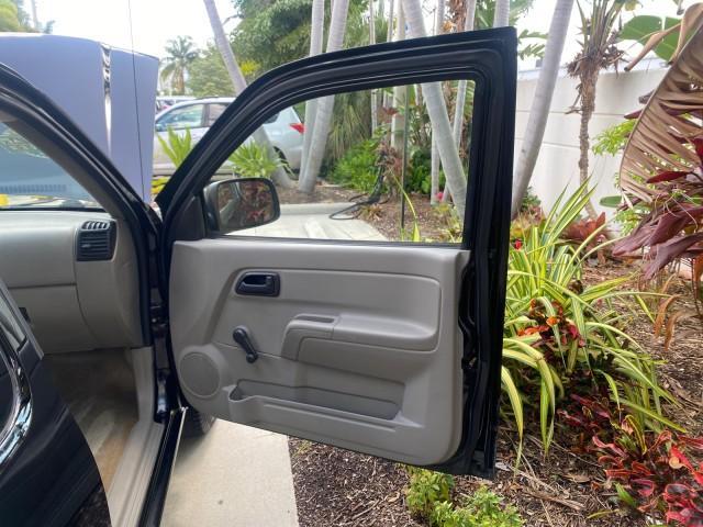 2005 Black /Medium Dark Pewter Chevrolet Colorado Z85 LOW MILES 51,260 1 OWNER (1GCCS198158) with an 2.8L DOHC 4-Cyl MFI Engine engine, Automatic transmission, located at 4701 North Dixie Hwy, Pompano Beach, FL, 33064, (954) 422-2889, 26.240938, -80.123474 - OUR WEBPAGE FLORIDACARS1.COM HAS OVER 100 PHOTOS AND FREE CARFAX LINK 2005 CHEVROLET COLORADO Z85 VIN: 1GCCS198158291462 1 G C C S 1 9 8 1 5 8 2 9 1 4 6 2 4 DOOR EXTENDED CAB PICKUP 2.8L I4 F GASOLINE REAR WHEEL DRIVE Features ABS Brakes Air Conditioning Alloy Wheels AM/FM Stereo Automatic Transmiss - Photo#11