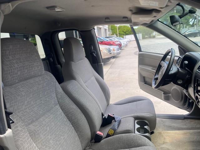 2005 Black /Medium Dark Pewter Chevrolet Colorado Z85 LOW MILES 51,260 1 OWNER (1GCCS198158) with an 2.8L DOHC 4-Cyl MFI Engine engine, Automatic transmission, located at 4701 North Dixie Hwy, Pompano Beach, FL, 33064, (954) 422-2889, 26.240938, -80.123474 - OUR WEBPAGE FLORIDACARS1.COM HAS OVER 100 PHOTOS AND FREE CARFAX LINK 2005 CHEVROLET COLORADO Z85 VIN: 1GCCS198158291462 1 G C C S 1 9 8 1 5 8 2 9 1 4 6 2 4 DOOR EXTENDED CAB PICKUP 2.8L I4 F GASOLINE REAR WHEEL DRIVE Features ABS Brakes Air Conditioning Alloy Wheels AM/FM Stereo Automatic Transmiss - Photo#12