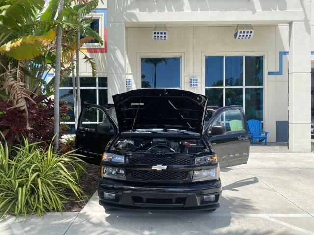 2005 Black /Medium Dark Pewter Chevrolet Colorado Z85 LOW MILES 51,260 1 OWNER (1GCCS198158) with an 2.8L DOHC 4-Cyl MFI Engine engine, Automatic transmission, located at 4701 North Dixie Hwy, Pompano Beach, FL, 33064, (954) 422-2889, 26.240938, -80.123474 - OUR WEBPAGE FLORIDACARS1.COM HAS OVER 100 PHOTOS AND FREE CARFAX LINK 2005 CHEVROLET COLORADO Z85 VIN: 1GCCS198158291462 1 G C C S 1 9 8 1 5 8 2 9 1 4 6 2 4 DOOR EXTENDED CAB PICKUP 2.8L I4 F GASOLINE REAR WHEEL DRIVE Features ABS Brakes Air Conditioning Alloy Wheels AM/FM Stereo Automatic Transmiss - Photo#16