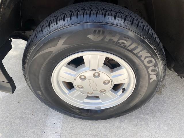 2005 Black /Medium Dark Pewter Chevrolet Colorado Z85 LOW MILES 51,260 1 OWNER (1GCCS198158) with an 2.8L DOHC 4-Cyl MFI Engine engine, Automatic transmission, located at 4701 North Dixie Hwy, Pompano Beach, FL, 33064, (954) 422-2889, 26.240938, -80.123474 - OUR WEBPAGE FLORIDACARS1.COM HAS OVER 100 PHOTOS AND FREE CARFAX LINK 2005 CHEVROLET COLORADO Z85 VIN: 1GCCS198158291462 1 G C C S 1 9 8 1 5 8 2 9 1 4 6 2 4 DOOR EXTENDED CAB PICKUP 2.8L I4 F GASOLINE REAR WHEEL DRIVE Features ABS Brakes Air Conditioning Alloy Wheels AM/FM Stereo Automatic Transmiss - Photo#19