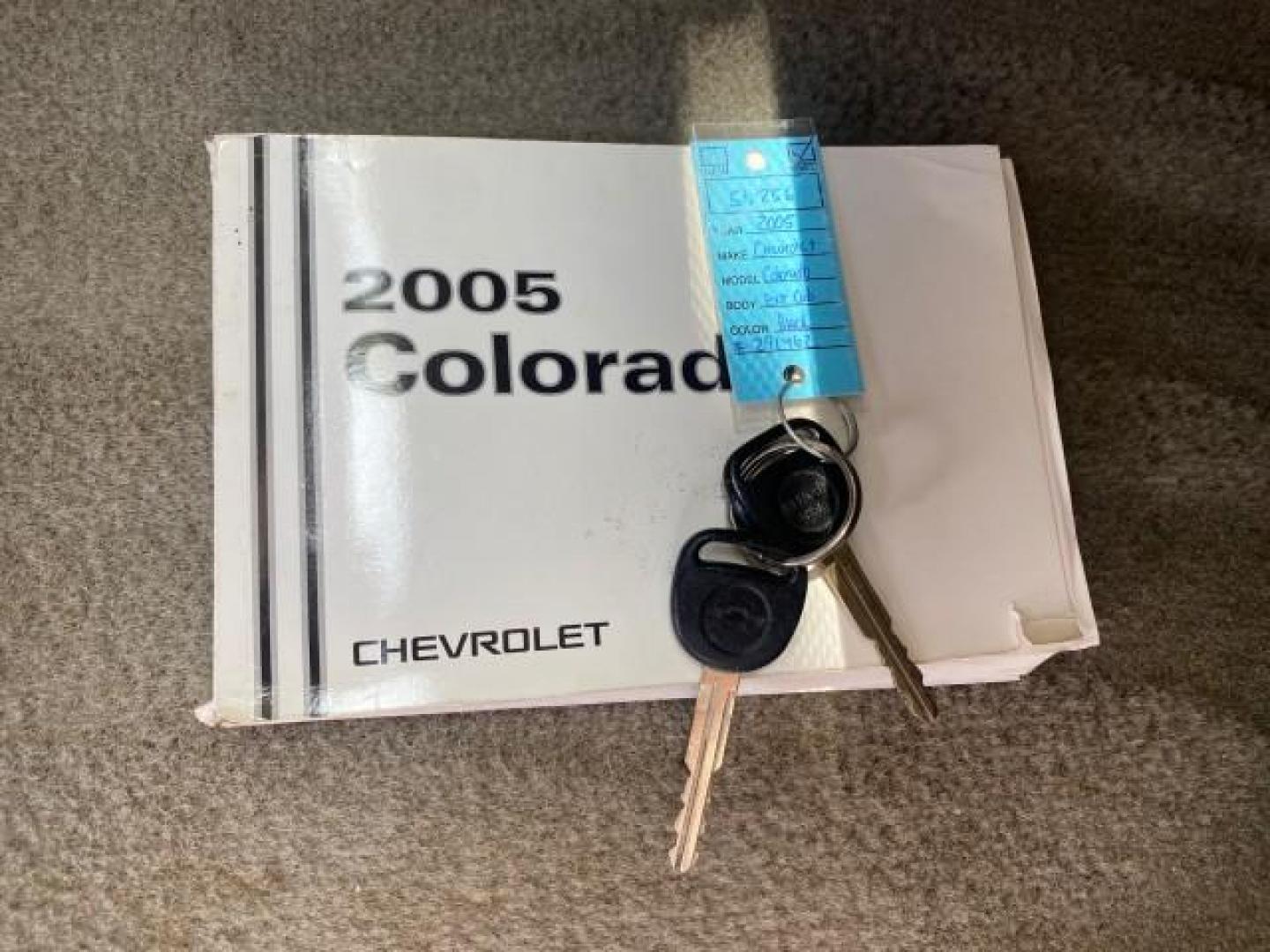 2005 Black /Medium Dark Pewter Chevrolet Colorado Fleet Z85 LOW MILES 51,256 1 OWNER (1GCCS198158) with an 2.8L DOHC 4-Cyl MFI Engine engine, Automatic transmission, located at 4701 North Dixie Hwy, Pompano Beach, FL, 33064, (954) 422-2889, 26.240938, -80.123474 - OUR WEBPAGE FLORIDACARS1.COM HAS OVER 100 PHOTOS AND FREE CARFAX LINK 2005 CHEVROLET COLORADO Z85 VIN: 1GCCS198158291462 1 G C C S 1 9 8 1 5 8 2 9 1 4 6 2 4 DOOR EXTENDED CAB PICKUP 2.8L I4 F GASOLINE REAR WHEEL DRIVE Features ABS Brakes Air Conditioning Alloy Wheels AM/FM Stereo Automatic Transmiss - Photo#23