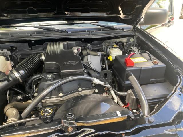 2005 Black /Medium Dark Pewter Chevrolet Colorado Z85 LOW MILES 51,260 1 OWNER (1GCCS198158) with an 2.8L DOHC 4-Cyl MFI Engine engine, Automatic transmission, located at 4701 North Dixie Hwy, Pompano Beach, FL, 33064, (954) 422-2889, 26.240938, -80.123474 - OUR WEBPAGE FLORIDACARS1.COM HAS OVER 100 PHOTOS AND FREE CARFAX LINK 2005 CHEVROLET COLORADO Z85 VIN: 1GCCS198158291462 1 G C C S 1 9 8 1 5 8 2 9 1 4 6 2 4 DOOR EXTENDED CAB PICKUP 2.8L I4 F GASOLINE REAR WHEEL DRIVE Features ABS Brakes Air Conditioning Alloy Wheels AM/FM Stereo Automatic Transmiss - Photo#25