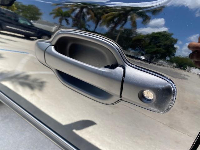 2005 Black /Medium Dark Pewter Chevrolet Colorado Z85 LOW MILES 51,260 1 OWNER (1GCCS198158) with an 2.8L DOHC 4-Cyl MFI Engine engine, Automatic transmission, located at 4701 North Dixie Hwy, Pompano Beach, FL, 33064, (954) 422-2889, 26.240938, -80.123474 - OUR WEBPAGE FLORIDACARS1.COM HAS OVER 100 PHOTOS AND FREE CARFAX LINK 2005 CHEVROLET COLORADO Z85 VIN: 1GCCS198158291462 1 G C C S 1 9 8 1 5 8 2 9 1 4 6 2 4 DOOR EXTENDED CAB PICKUP 2.8L I4 F GASOLINE REAR WHEEL DRIVE Features ABS Brakes Air Conditioning Alloy Wheels AM/FM Stereo Automatic Transmiss - Photo#27