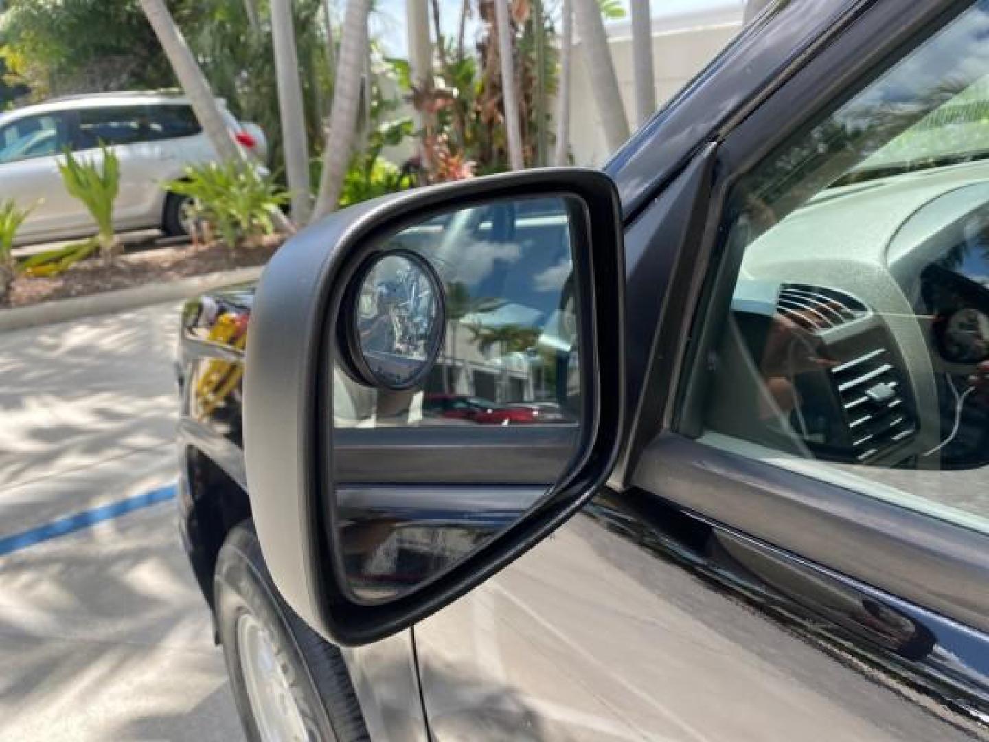 2005 Black /Medium Dark Pewter Chevrolet Colorado Fleet Z85 LOW MILES 51,256 1 OWNER (1GCCS198158) with an 2.8L DOHC 4-Cyl MFI Engine engine, Automatic transmission, located at 4701 North Dixie Hwy, Pompano Beach, FL, 33064, (954) 422-2889, 26.240938, -80.123474 - OUR WEBPAGE FLORIDACARS1.COM HAS OVER 100 PHOTOS AND FREE CARFAX LINK 2005 CHEVROLET COLORADO Z85 VIN: 1GCCS198158291462 1 G C C S 1 9 8 1 5 8 2 9 1 4 6 2 4 DOOR EXTENDED CAB PICKUP 2.8L I4 F GASOLINE REAR WHEEL DRIVE Features ABS Brakes Air Conditioning Alloy Wheels AM/FM Stereo Automatic Transmiss - Photo#28