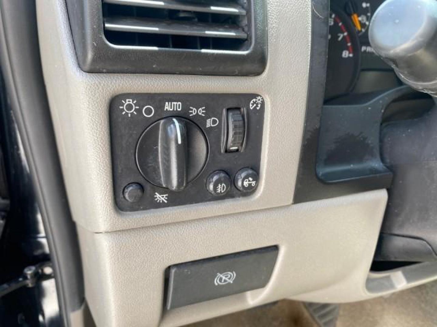 2005 Black /Medium Dark Pewter Chevrolet Colorado Fleet Z85 LOW MILES 51,256 1 OWNER (1GCCS198158) with an 2.8L DOHC 4-Cyl MFI Engine engine, Automatic transmission, located at 4701 North Dixie Hwy, Pompano Beach, FL, 33064, (954) 422-2889, 26.240938, -80.123474 - OUR WEBPAGE FLORIDACARS1.COM HAS OVER 100 PHOTOS AND FREE CARFAX LINK 2005 CHEVROLET COLORADO Z85 VIN: 1GCCS198158291462 1 G C C S 1 9 8 1 5 8 2 9 1 4 6 2 4 DOOR EXTENDED CAB PICKUP 2.8L I4 F GASOLINE REAR WHEEL DRIVE Features ABS Brakes Air Conditioning Alloy Wheels AM/FM Stereo Automatic Transmiss - Photo#38