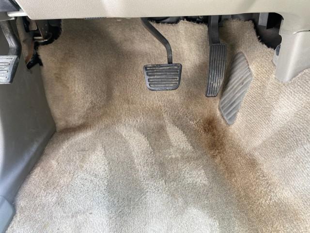 2005 Black /Medium Dark Pewter Chevrolet Colorado Z85 LOW MILES 51,260 1 OWNER (1GCCS198158) with an 2.8L DOHC 4-Cyl MFI Engine engine, Automatic transmission, located at 4701 North Dixie Hwy, Pompano Beach, FL, 33064, (954) 422-2889, 26.240938, -80.123474 - OUR WEBPAGE FLORIDACARS1.COM HAS OVER 100 PHOTOS AND FREE CARFAX LINK 2005 CHEVROLET COLORADO Z85 VIN: 1GCCS198158291462 1 G C C S 1 9 8 1 5 8 2 9 1 4 6 2 4 DOOR EXTENDED CAB PICKUP 2.8L I4 F GASOLINE REAR WHEEL DRIVE Features ABS Brakes Air Conditioning Alloy Wheels AM/FM Stereo Automatic Transmiss - Photo#39