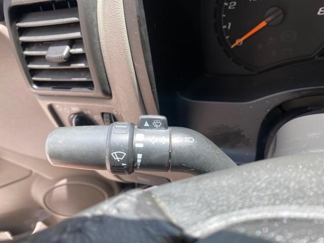 2005 Black /Medium Dark Pewter Chevrolet Colorado Z85 LOW MILES 51,260 1 OWNER (1GCCS198158) with an 2.8L DOHC 4-Cyl MFI Engine engine, Automatic transmission, located at 4701 North Dixie Hwy, Pompano Beach, FL, 33064, (954) 422-2889, 26.240938, -80.123474 - OUR WEBPAGE FLORIDACARS1.COM HAS OVER 100 PHOTOS AND FREE CARFAX LINK 2005 CHEVROLET COLORADO Z85 VIN: 1GCCS198158291462 1 G C C S 1 9 8 1 5 8 2 9 1 4 6 2 4 DOOR EXTENDED CAB PICKUP 2.8L I4 F GASOLINE REAR WHEEL DRIVE Features ABS Brakes Air Conditioning Alloy Wheels AM/FM Stereo Automatic Transmiss - Photo#40