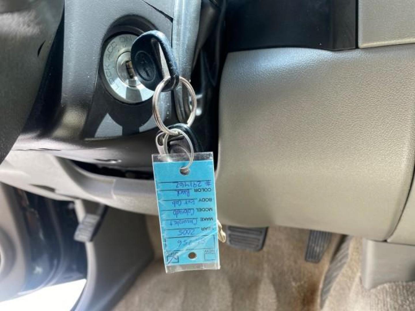 2005 Black /Medium Dark Pewter Chevrolet Colorado Fleet Z85 LOW MILES 51,256 1 OWNER (1GCCS198158) with an 2.8L DOHC 4-Cyl MFI Engine engine, Automatic transmission, located at 4701 North Dixie Hwy, Pompano Beach, FL, 33064, (954) 422-2889, 26.240938, -80.123474 - OUR WEBPAGE FLORIDACARS1.COM HAS OVER 100 PHOTOS AND FREE CARFAX LINK 2005 CHEVROLET COLORADO Z85 VIN: 1GCCS198158291462 1 G C C S 1 9 8 1 5 8 2 9 1 4 6 2 4 DOOR EXTENDED CAB PICKUP 2.8L I4 F GASOLINE REAR WHEEL DRIVE Features ABS Brakes Air Conditioning Alloy Wheels AM/FM Stereo Automatic Transmiss - Photo#42