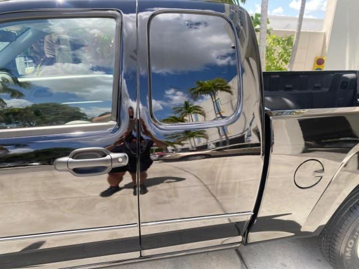 2005 Black /Medium Dark Pewter Chevrolet Colorado Fleet Z85 LOW MILES 51,256 1 OWNER (1GCCS198158) with an 2.8L DOHC 4-Cyl MFI Engine engine, Automatic transmission, located at 4701 North Dixie Hwy, Pompano Beach, FL, 33064, (954) 422-2889, 26.240938, -80.123474 - OUR WEBPAGE FLORIDACARS1.COM HAS OVER 100 PHOTOS AND FREE CARFAX LINK 2005 CHEVROLET COLORADO Z85 VIN: 1GCCS198158291462 1 G C C S 1 9 8 1 5 8 2 9 1 4 6 2 4 DOOR EXTENDED CAB PICKUP 2.8L I4 F GASOLINE REAR WHEEL DRIVE Features ABS Brakes Air Conditioning Alloy Wheels AM/FM Stereo Automatic Transmiss - Photo#52