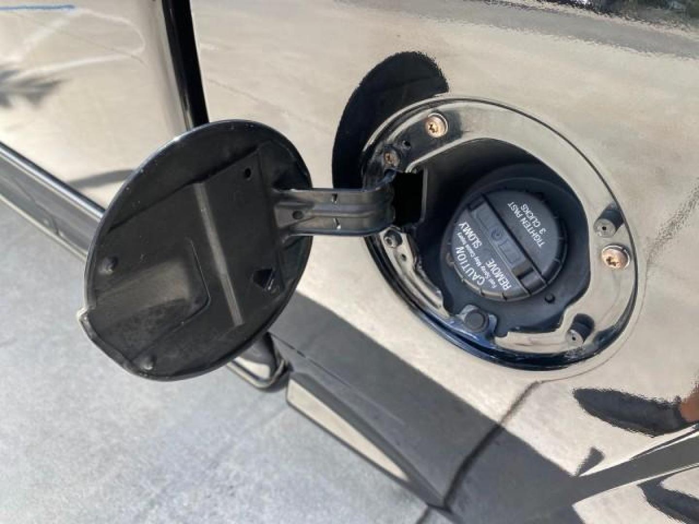 2005 Black /Medium Dark Pewter Chevrolet Colorado Fleet Z85 LOW MILES 51,256 1 OWNER (1GCCS198158) with an 2.8L DOHC 4-Cyl MFI Engine engine, Automatic transmission, located at 4701 North Dixie Hwy, Pompano Beach, FL, 33064, (954) 422-2889, 26.240938, -80.123474 - OUR WEBPAGE FLORIDACARS1.COM HAS OVER 100 PHOTOS AND FREE CARFAX LINK 2005 CHEVROLET COLORADO Z85 VIN: 1GCCS198158291462 1 G C C S 1 9 8 1 5 8 2 9 1 4 6 2 4 DOOR EXTENDED CAB PICKUP 2.8L I4 F GASOLINE REAR WHEEL DRIVE Features ABS Brakes Air Conditioning Alloy Wheels AM/FM Stereo Automatic Transmiss - Photo#63