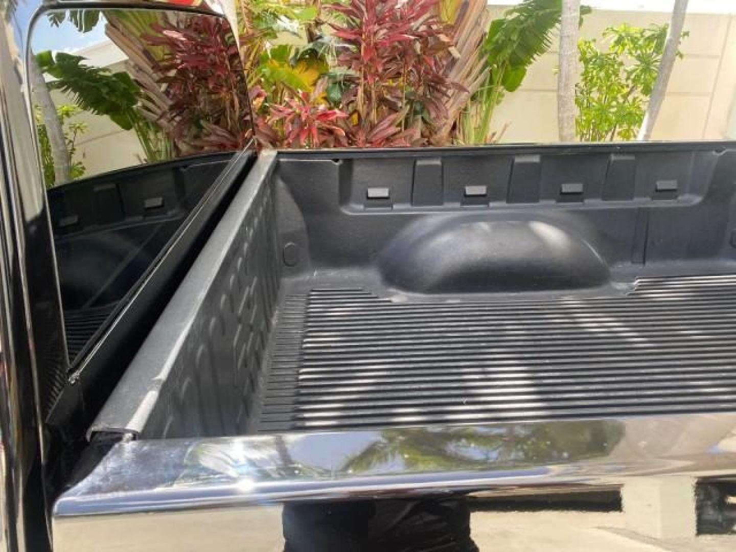 2005 Black /Medium Dark Pewter Chevrolet Colorado Fleet Z85 LOW MILES 51,256 1 OWNER (1GCCS198158) with an 2.8L DOHC 4-Cyl MFI Engine engine, Automatic transmission, located at 4701 North Dixie Hwy, Pompano Beach, FL, 33064, (954) 422-2889, 26.240938, -80.123474 - OUR WEBPAGE FLORIDACARS1.COM HAS OVER 100 PHOTOS AND FREE CARFAX LINK 2005 CHEVROLET COLORADO Z85 VIN: 1GCCS198158291462 1 G C C S 1 9 8 1 5 8 2 9 1 4 6 2 4 DOOR EXTENDED CAB PICKUP 2.8L I4 F GASOLINE REAR WHEEL DRIVE Features ABS Brakes Air Conditioning Alloy Wheels AM/FM Stereo Automatic Transmiss - Photo#64