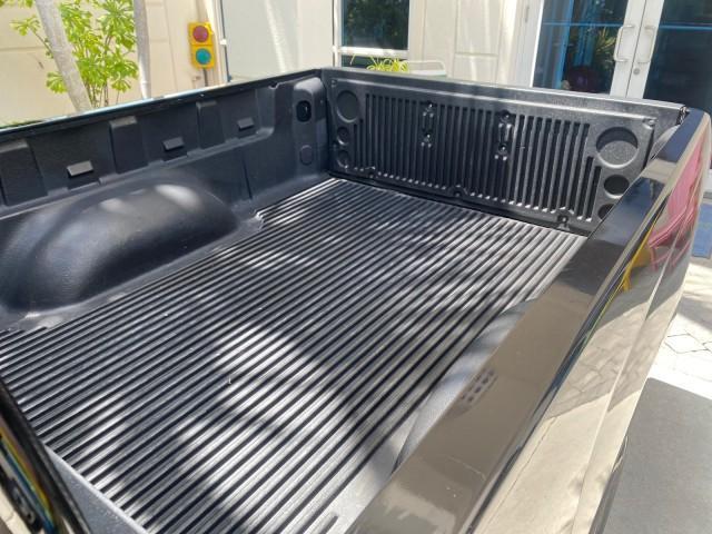 2005 Black /Medium Dark Pewter Chevrolet Colorado Z85 LOW MILES 51,260 1 OWNER (1GCCS198158) with an 2.8L DOHC 4-Cyl MFI Engine engine, Automatic transmission, located at 4701 North Dixie Hwy, Pompano Beach, FL, 33064, (954) 422-2889, 26.240938, -80.123474 - OUR WEBPAGE FLORIDACARS1.COM HAS OVER 100 PHOTOS AND FREE CARFAX LINK 2005 CHEVROLET COLORADO Z85 VIN: 1GCCS198158291462 1 G C C S 1 9 8 1 5 8 2 9 1 4 6 2 4 DOOR EXTENDED CAB PICKUP 2.8L I4 F GASOLINE REAR WHEEL DRIVE Features ABS Brakes Air Conditioning Alloy Wheels AM/FM Stereo Automatic Transmiss - Photo#65