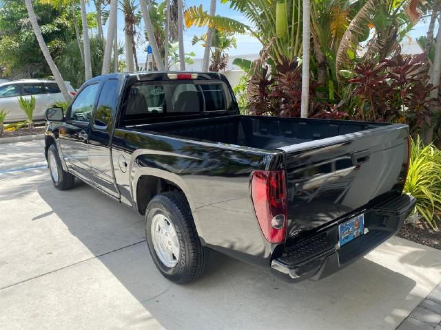 2005 Black /Medium Dark Pewter Chevrolet Colorado Fleet Z85 LOW MILES 51,256 1 OWNER (1GCCS198158) with an 2.8L DOHC 4-Cyl MFI Engine engine, Automatic transmission, located at 4701 North Dixie Hwy, Pompano Beach, FL, 33064, (954) 422-2889, 26.240938, -80.123474 - OUR WEBPAGE FLORIDACARS1.COM HAS OVER 100 PHOTOS AND FREE CARFAX LINK 2005 CHEVROLET COLORADO Z85 VIN: 1GCCS198158291462 1 G C C S 1 9 8 1 5 8 2 9 1 4 6 2 4 DOOR EXTENDED CAB PICKUP 2.8L I4 F GASOLINE REAR WHEEL DRIVE Features ABS Brakes Air Conditioning Alloy Wheels AM/FM Stereo Automatic Transmiss - Photo#68