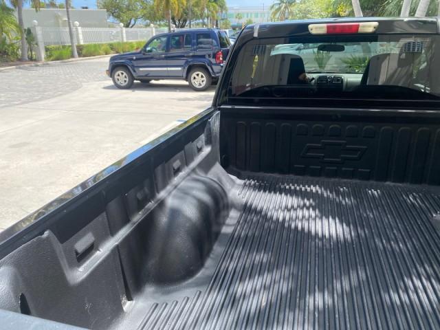 2005 Black /Medium Dark Pewter Chevrolet Colorado Z85 LOW MILES 51,260 1 OWNER (1GCCS198158) with an 2.8L DOHC 4-Cyl MFI Engine engine, Automatic transmission, located at 4701 North Dixie Hwy, Pompano Beach, FL, 33064, (954) 422-2889, 26.240938, -80.123474 - OUR WEBPAGE FLORIDACARS1.COM HAS OVER 100 PHOTOS AND FREE CARFAX LINK 2005 CHEVROLET COLORADO Z85 VIN: 1GCCS198158291462 1 G C C S 1 9 8 1 5 8 2 9 1 4 6 2 4 DOOR EXTENDED CAB PICKUP 2.8L I4 F GASOLINE REAR WHEEL DRIVE Features ABS Brakes Air Conditioning Alloy Wheels AM/FM Stereo Automatic Transmiss - Photo#72