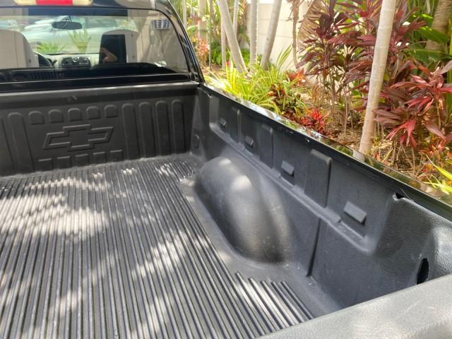 2005 Black /Medium Dark Pewter Chevrolet Colorado Z85 LOW MILES 51,260 1 OWNER (1GCCS198158) with an 2.8L DOHC 4-Cyl MFI Engine engine, Automatic transmission, located at 4701 North Dixie Hwy, Pompano Beach, FL, 33064, (954) 422-2889, 26.240938, -80.123474 - OUR WEBPAGE FLORIDACARS1.COM HAS OVER 100 PHOTOS AND FREE CARFAX LINK 2005 CHEVROLET COLORADO Z85 VIN: 1GCCS198158291462 1 G C C S 1 9 8 1 5 8 2 9 1 4 6 2 4 DOOR EXTENDED CAB PICKUP 2.8L I4 F GASOLINE REAR WHEEL DRIVE Features ABS Brakes Air Conditioning Alloy Wheels AM/FM Stereo Automatic Transmiss - Photo#73