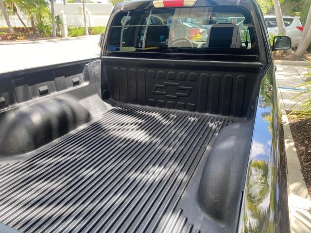 2005 Black /Medium Dark Pewter Chevrolet Colorado Z85 LOW MILES 51,260 1 OWNER (1GCCS198158) with an 2.8L DOHC 4-Cyl MFI Engine engine, Automatic transmission, located at 4701 North Dixie Hwy, Pompano Beach, FL, 33064, (954) 422-2889, 26.240938, -80.123474 - OUR WEBPAGE FLORIDACARS1.COM HAS OVER 100 PHOTOS AND FREE CARFAX LINK 2005 CHEVROLET COLORADO Z85 VIN: 1GCCS198158291462 1 G C C S 1 9 8 1 5 8 2 9 1 4 6 2 4 DOOR EXTENDED CAB PICKUP 2.8L I4 F GASOLINE REAR WHEEL DRIVE Features ABS Brakes Air Conditioning Alloy Wheels AM/FM Stereo Automatic Transmiss - Photo#74