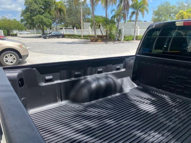 2005 Black /Medium Dark Pewter Chevrolet Colorado Z85 LOW MILES 51,260 1 OWNER (1GCCS198158) with an 2.8L DOHC 4-Cyl MFI Engine engine, Automatic transmission, located at 4701 North Dixie Hwy, Pompano Beach, FL, 33064, (954) 422-2889, 26.240938, -80.123474 - OUR WEBPAGE FLORIDACARS1.COM HAS OVER 100 PHOTOS AND FREE CARFAX LINK 2005 CHEVROLET COLORADO Z85 VIN: 1GCCS198158291462 1 G C C S 1 9 8 1 5 8 2 9 1 4 6 2 4 DOOR EXTENDED CAB PICKUP 2.8L I4 F GASOLINE REAR WHEEL DRIVE Features ABS Brakes Air Conditioning Alloy Wheels AM/FM Stereo Automatic Transmiss - Photo#76