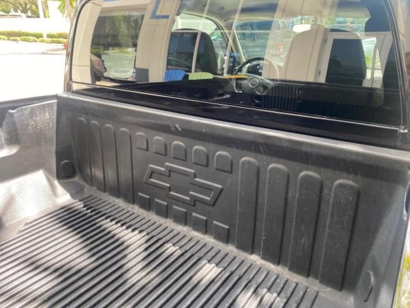 2005 Black /Medium Dark Pewter Chevrolet Colorado Fleet Z85 LOW MILES 51,256 1 OWNER (1GCCS198158) with an 2.8L DOHC 4-Cyl MFI Engine engine, Automatic transmission, located at 4701 North Dixie Hwy, Pompano Beach, FL, 33064, (954) 422-2889, 26.240938, -80.123474 - OUR WEBPAGE FLORIDACARS1.COM HAS OVER 100 PHOTOS AND FREE CARFAX LINK 2005 CHEVROLET COLORADO Z85 VIN: 1GCCS198158291462 1 G C C S 1 9 8 1 5 8 2 9 1 4 6 2 4 DOOR EXTENDED CAB PICKUP 2.8L I4 F GASOLINE REAR WHEEL DRIVE Features ABS Brakes Air Conditioning Alloy Wheels AM/FM Stereo Automatic Transmiss - Photo#77