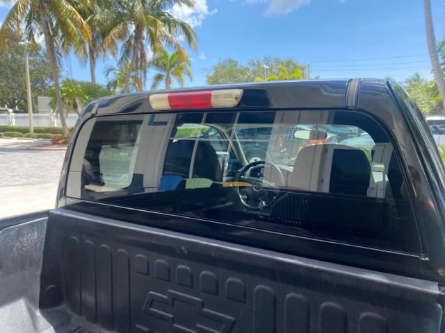 2005 Black /Medium Dark Pewter Chevrolet Colorado Z85 LOW MILES 51,260 1 OWNER (1GCCS198158) with an 2.8L DOHC 4-Cyl MFI Engine engine, Automatic transmission, located at 4701 North Dixie Hwy, Pompano Beach, FL, 33064, (954) 422-2889, 26.240938, -80.123474 - OUR WEBPAGE FLORIDACARS1.COM HAS OVER 100 PHOTOS AND FREE CARFAX LINK 2005 CHEVROLET COLORADO Z85 VIN: 1GCCS198158291462 1 G C C S 1 9 8 1 5 8 2 9 1 4 6 2 4 DOOR EXTENDED CAB PICKUP 2.8L I4 F GASOLINE REAR WHEEL DRIVE Features ABS Brakes Air Conditioning Alloy Wheels AM/FM Stereo Automatic Transmiss - Photo#78
