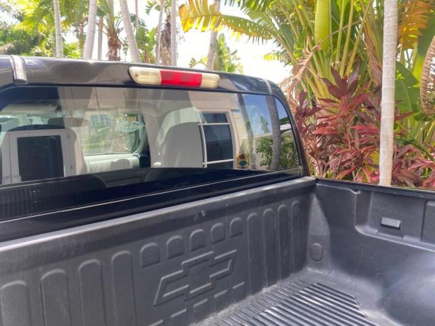 2005 Black /Medium Dark Pewter Chevrolet Colorado Fleet Z85 LOW MILES 51,256 1 OWNER (1GCCS198158) with an 2.8L DOHC 4-Cyl MFI Engine engine, Automatic transmission, located at 4701 North Dixie Hwy, Pompano Beach, FL, 33064, (954) 422-2889, 26.240938, -80.123474 - OUR WEBPAGE FLORIDACARS1.COM HAS OVER 100 PHOTOS AND FREE CARFAX LINK 2005 CHEVROLET COLORADO Z85 VIN: 1GCCS198158291462 1 G C C S 1 9 8 1 5 8 2 9 1 4 6 2 4 DOOR EXTENDED CAB PICKUP 2.8L I4 F GASOLINE REAR WHEEL DRIVE Features ABS Brakes Air Conditioning Alloy Wheels AM/FM Stereo Automatic Transmiss - Photo#81