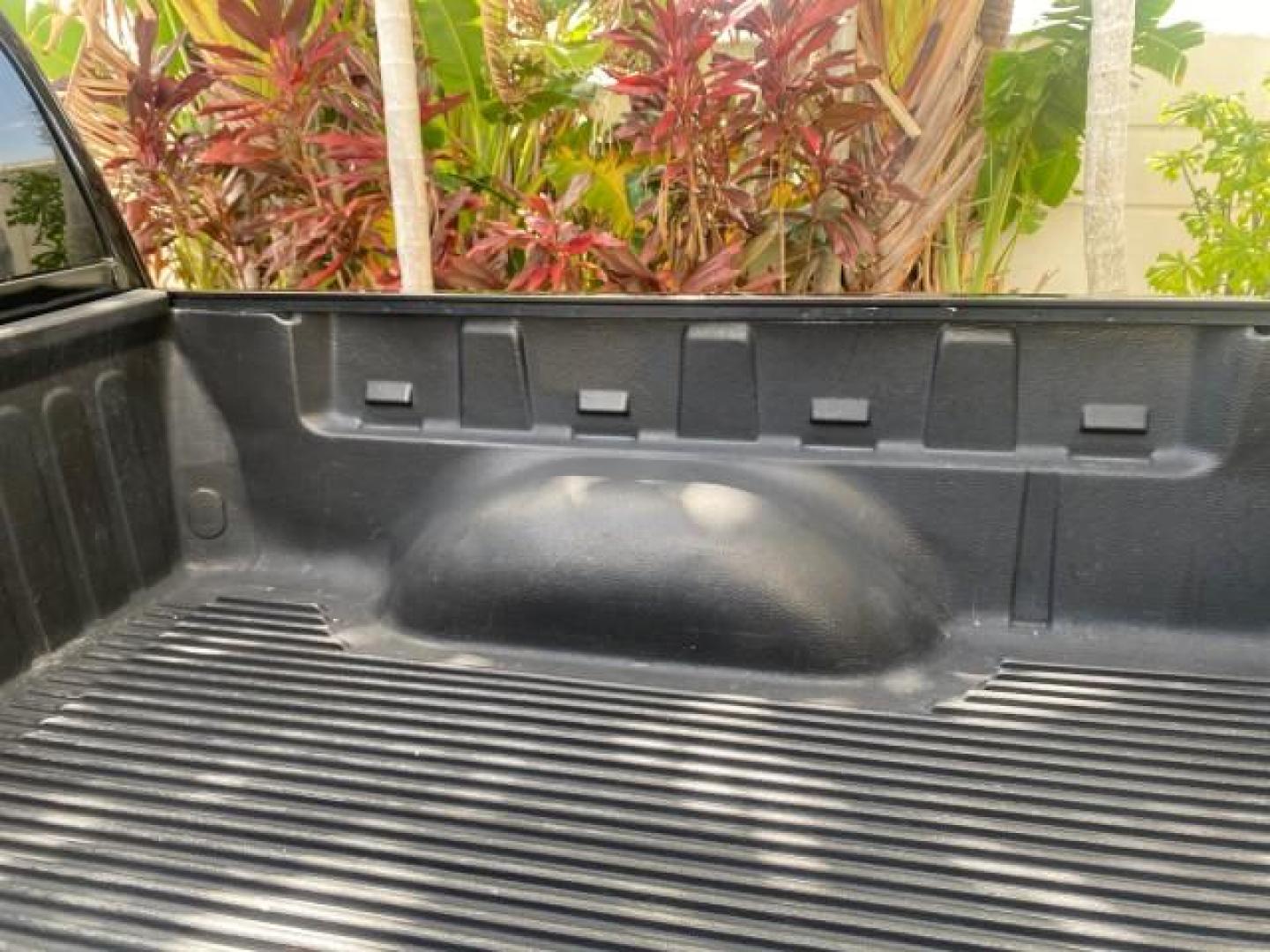 2005 Black /Medium Dark Pewter Chevrolet Colorado Fleet Z85 LOW MILES 51,256 1 OWNER (1GCCS198158) with an 2.8L DOHC 4-Cyl MFI Engine engine, Automatic transmission, located at 4701 North Dixie Hwy, Pompano Beach, FL, 33064, (954) 422-2889, 26.240938, -80.123474 - OUR WEBPAGE FLORIDACARS1.COM HAS OVER 100 PHOTOS AND FREE CARFAX LINK 2005 CHEVROLET COLORADO Z85 VIN: 1GCCS198158291462 1 G C C S 1 9 8 1 5 8 2 9 1 4 6 2 4 DOOR EXTENDED CAB PICKUP 2.8L I4 F GASOLINE REAR WHEEL DRIVE Features ABS Brakes Air Conditioning Alloy Wheels AM/FM Stereo Automatic Transmiss - Photo#82