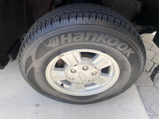 2005 Black /Medium Dark Pewter Chevrolet Colorado Z85 LOW MILES 51,260 1 OWNER (1GCCS198158) with an 2.8L DOHC 4-Cyl MFI Engine engine, Automatic transmission, located at 4701 North Dixie Hwy, Pompano Beach, FL, 33064, (954) 422-2889, 26.240938, -80.123474 - OUR WEBPAGE FLORIDACARS1.COM HAS OVER 100 PHOTOS AND FREE CARFAX LINK 2005 CHEVROLET COLORADO Z85 VIN: 1GCCS198158291462 1 G C C S 1 9 8 1 5 8 2 9 1 4 6 2 4 DOOR EXTENDED CAB PICKUP 2.8L I4 F GASOLINE REAR WHEEL DRIVE Features ABS Brakes Air Conditioning Alloy Wheels AM/FM Stereo Automatic Transmiss - Photo#84