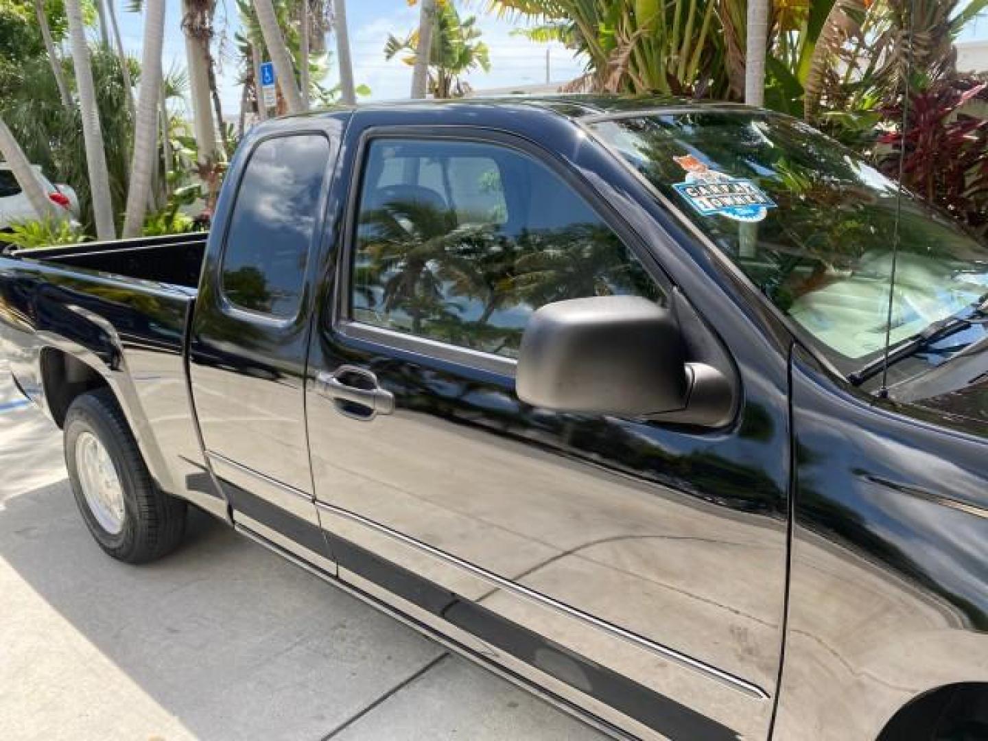 2005 Black /Medium Dark Pewter Chevrolet Colorado Fleet Z85 LOW MILES 51,256 1 OWNER (1GCCS198158) with an 2.8L DOHC 4-Cyl MFI Engine engine, Automatic transmission, located at 4701 North Dixie Hwy, Pompano Beach, FL, 33064, (954) 422-2889, 26.240938, -80.123474 - OUR WEBPAGE FLORIDACARS1.COM HAS OVER 100 PHOTOS AND FREE CARFAX LINK 2005 CHEVROLET COLORADO Z85 VIN: 1GCCS198158291462 1 G C C S 1 9 8 1 5 8 2 9 1 4 6 2 4 DOOR EXTENDED CAB PICKUP 2.8L I4 F GASOLINE REAR WHEEL DRIVE Features ABS Brakes Air Conditioning Alloy Wheels AM/FM Stereo Automatic Transmiss - Photo#86
