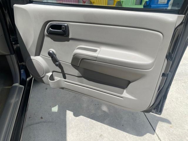 2005 Black /Medium Dark Pewter Chevrolet Colorado Z85 LOW MILES 51,260 1 OWNER (1GCCS198158) with an 2.8L DOHC 4-Cyl MFI Engine engine, Automatic transmission, located at 4701 North Dixie Hwy, Pompano Beach, FL, 33064, (954) 422-2889, 26.240938, -80.123474 - OUR WEBPAGE FLORIDACARS1.COM HAS OVER 100 PHOTOS AND FREE CARFAX LINK 2005 CHEVROLET COLORADO Z85 VIN: 1GCCS198158291462 1 G C C S 1 9 8 1 5 8 2 9 1 4 6 2 4 DOOR EXTENDED CAB PICKUP 2.8L I4 F GASOLINE REAR WHEEL DRIVE Features ABS Brakes Air Conditioning Alloy Wheels AM/FM Stereo Automatic Transmiss - Photo#88