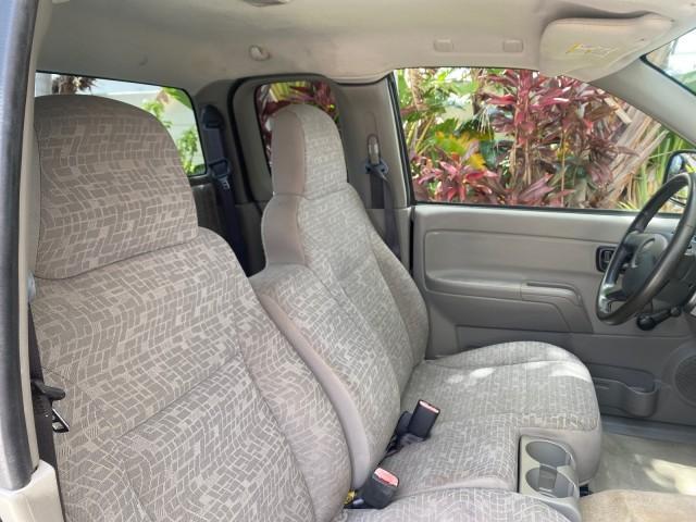 2005 Black /Medium Dark Pewter Chevrolet Colorado Z85 LOW MILES 51,260 1 OWNER (1GCCS198158) with an 2.8L DOHC 4-Cyl MFI Engine engine, Automatic transmission, located at 4701 North Dixie Hwy, Pompano Beach, FL, 33064, (954) 422-2889, 26.240938, -80.123474 - OUR WEBPAGE FLORIDACARS1.COM HAS OVER 100 PHOTOS AND FREE CARFAX LINK 2005 CHEVROLET COLORADO Z85 VIN: 1GCCS198158291462 1 G C C S 1 9 8 1 5 8 2 9 1 4 6 2 4 DOOR EXTENDED CAB PICKUP 2.8L I4 F GASOLINE REAR WHEEL DRIVE Features ABS Brakes Air Conditioning Alloy Wheels AM/FM Stereo Automatic Transmiss - Photo#89