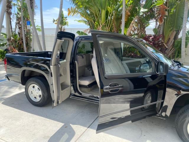 2005 Black /Medium Dark Pewter Chevrolet Colorado Z85 LOW MILES 51,260 1 OWNER (1GCCS198158) with an 2.8L DOHC 4-Cyl MFI Engine engine, Automatic transmission, located at 4701 North Dixie Hwy, Pompano Beach, FL, 33064, (954) 422-2889, 26.240938, -80.123474 - OUR WEBPAGE FLORIDACARS1.COM HAS OVER 100 PHOTOS AND FREE CARFAX LINK 2005 CHEVROLET COLORADO Z85 VIN: 1GCCS198158291462 1 G C C S 1 9 8 1 5 8 2 9 1 4 6 2 4 DOOR EXTENDED CAB PICKUP 2.8L I4 F GASOLINE REAR WHEEL DRIVE Features ABS Brakes Air Conditioning Alloy Wheels AM/FM Stereo Automatic Transmiss - Photo#96