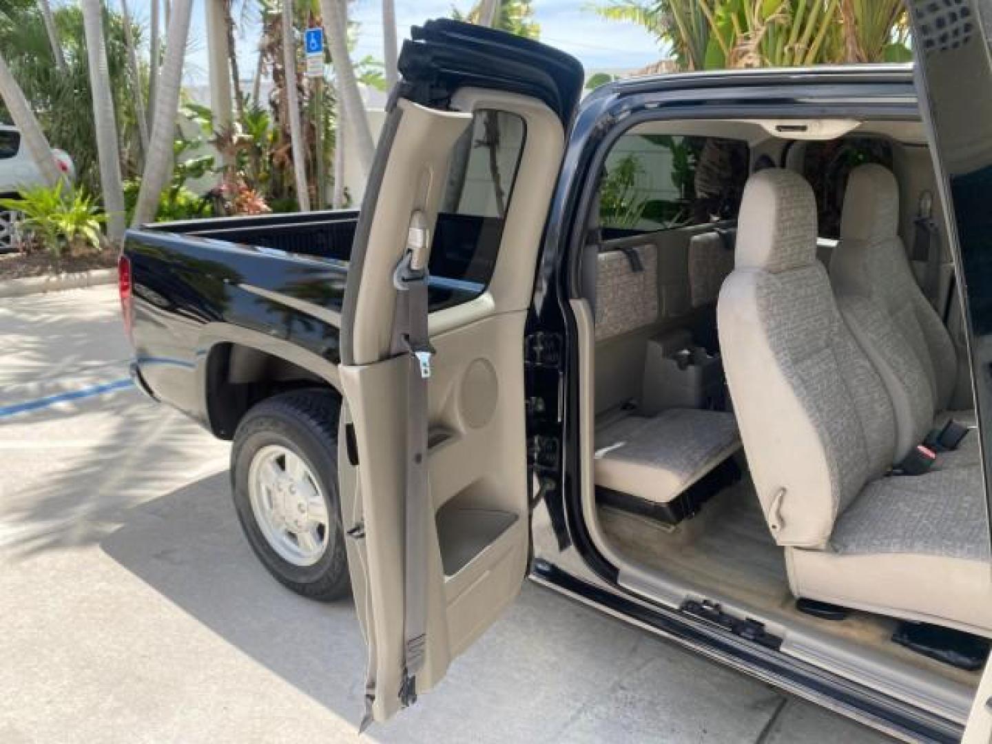 2005 Black /Medium Dark Pewter Chevrolet Colorado Fleet Z85 LOW MILES 51,256 1 OWNER (1GCCS198158) with an 2.8L DOHC 4-Cyl MFI Engine engine, Automatic transmission, located at 4701 North Dixie Hwy, Pompano Beach, FL, 33064, (954) 422-2889, 26.240938, -80.123474 - OUR WEBPAGE FLORIDACARS1.COM HAS OVER 100 PHOTOS AND FREE CARFAX LINK 2005 CHEVROLET COLORADO Z85 VIN: 1GCCS198158291462 1 G C C S 1 9 8 1 5 8 2 9 1 4 6 2 4 DOOR EXTENDED CAB PICKUP 2.8L I4 F GASOLINE REAR WHEEL DRIVE Features ABS Brakes Air Conditioning Alloy Wheels AM/FM Stereo Automatic Transmiss - Photo#97