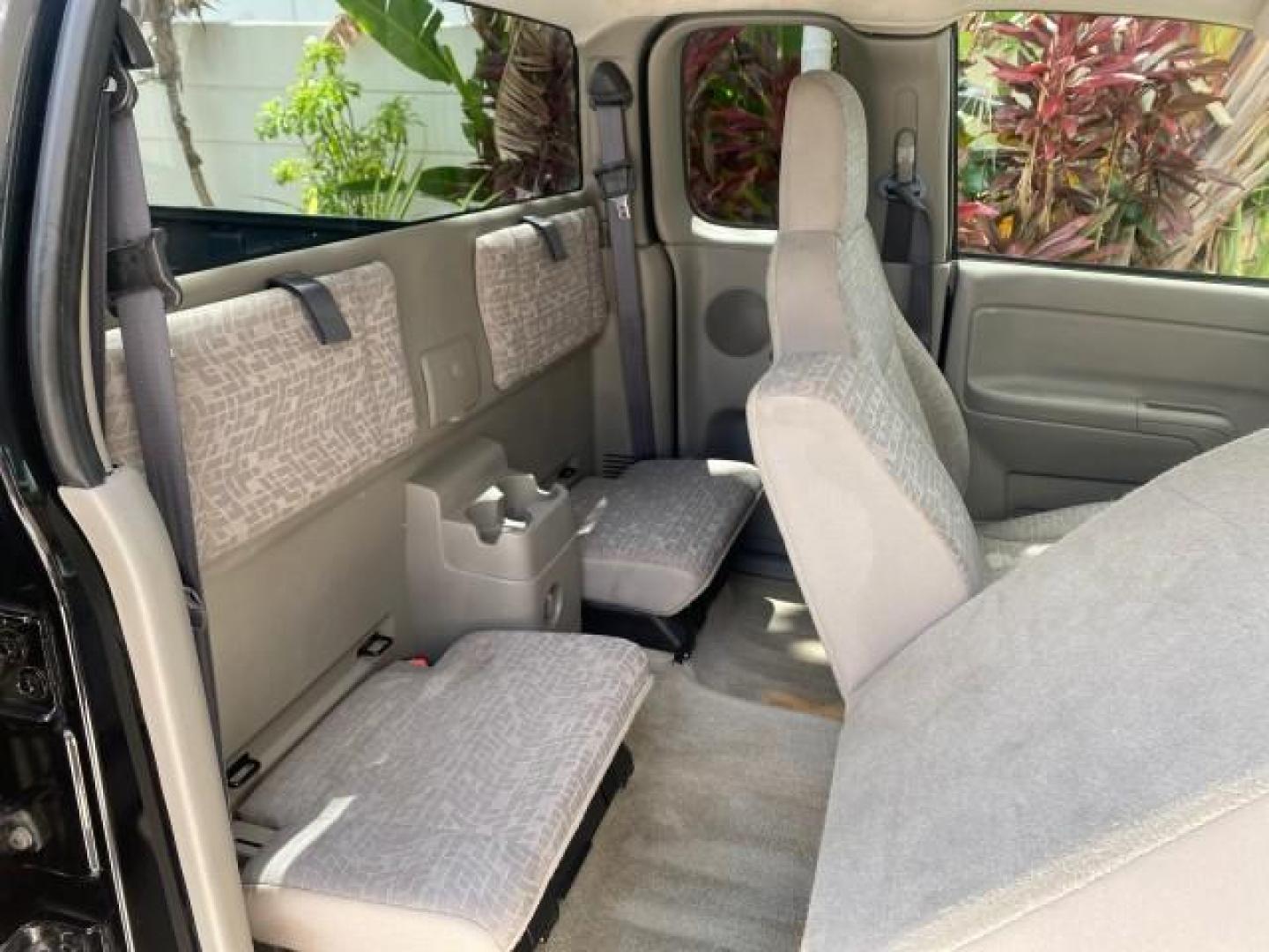 2005 Black /Medium Dark Pewter Chevrolet Colorado Z85 LOW MILES 51,260 1 OWNER (1GCCS198158) with an 2.8L DOHC 4-Cyl MFI Engine engine, Automatic transmission, located at 4701 North Dixie Hwy, Pompano Beach, FL, 33064, (954) 422-2889, 26.240938, -80.123474 - OUR WEBPAGE FLORIDACARS1.COM HAS OVER 100 PHOTOS AND FREE CARFAX LINK 2005 CHEVROLET COLORADO Z85 VIN: 1GCCS198158291462 1 G C C S 1 9 8 1 5 8 2 9 1 4 6 2 4 DOOR EXTENDED CAB PICKUP 2.8L I4 F GASOLINE REAR WHEEL DRIVE Features ABS Brakes Air Conditioning Alloy Wheels AM/FM Stereo Automatic Transmiss - Photo#89