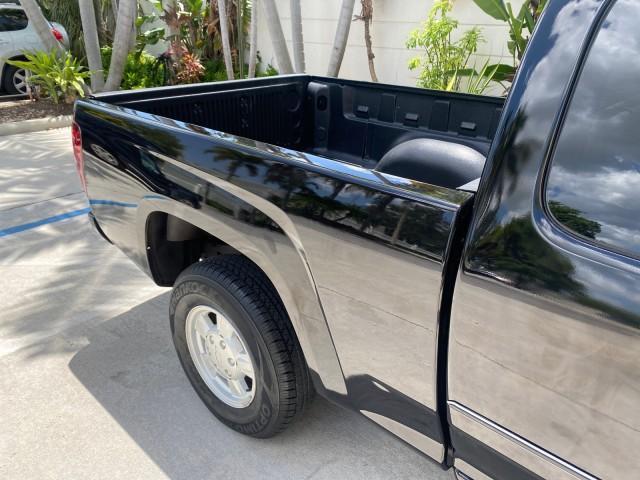 2005 Black /Medium Dark Pewter Chevrolet Colorado Z85 LOW MILES 51,260 1 OWNER (1GCCS198158) with an 2.8L DOHC 4-Cyl MFI Engine engine, Automatic transmission, located at 4701 North Dixie Hwy, Pompano Beach, FL, 33064, (954) 422-2889, 26.240938, -80.123474 - OUR WEBPAGE FLORIDACARS1.COM HAS OVER 100 PHOTOS AND FREE CARFAX LINK 2005 CHEVROLET COLORADO Z85 VIN: 1GCCS198158291462 1 G C C S 1 9 8 1 5 8 2 9 1 4 6 2 4 DOOR EXTENDED CAB PICKUP 2.8L I4 F GASOLINE REAR WHEEL DRIVE Features ABS Brakes Air Conditioning Alloy Wheels AM/FM Stereo Automatic Transmiss - Photo#94