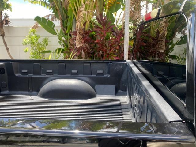 2005 Black /Medium Dark Pewter Chevrolet Colorado Z85 LOW MILES 51,260 1 OWNER (1GCCS198158) with an 2.8L DOHC 4-Cyl MFI Engine engine, Automatic transmission, located at 4701 North Dixie Hwy, Pompano Beach, FL, 33064, (954) 422-2889, 26.240938, -80.123474 - OUR WEBPAGE FLORIDACARS1.COM HAS OVER 100 PHOTOS AND FREE CARFAX LINK 2005 CHEVROLET COLORADO Z85 VIN: 1GCCS198158291462 1 G C C S 1 9 8 1 5 8 2 9 1 4 6 2 4 DOOR EXTENDED CAB PICKUP 2.8L I4 F GASOLINE REAR WHEEL DRIVE Features ABS Brakes Air Conditioning Alloy Wheels AM/FM Stereo Automatic Transmiss - Photo#95