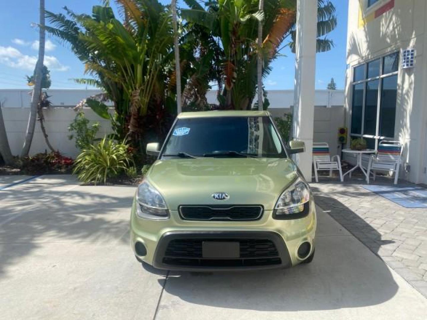 2013 Alien Pearl Metallic /Black seat trim Kia Soul LOW MILES 47,876 (KNDJT2A52D7) with an 1.6L DOHC GDI Dual-CVVT 16-Valve I4 Engine engine, Automatic transmission, located at 4701 North Dixie Hwy, Pompano Beach, FL, 33064, (954) 422-2889, 26.240938, -80.123474 - OUR WEBPAGE FLORIDACARS1.COM HAS OVER 100 PHOTOS AND FREE CARFAX LINK 2013 KIA SOUL VIN: KNDJT2A52D7532347 K N D J T 2 A 5 2 D 7 5 3 2 3 4 7 4 DOOR WAGON/SPORT UTILITY 1.6L I4 F DOHC 16V GASOLINE FRONT WHEEL DRIVE Features ABS Brakes Air Conditioning AM/FM Stereo Automatic Transmission Auxiliary Aud - Photo#2