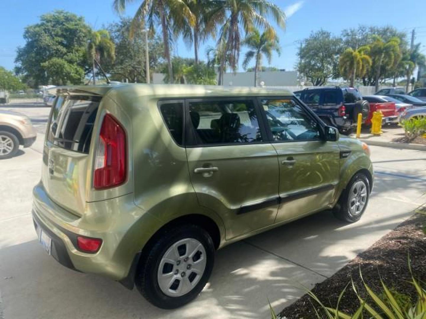 2013 Alien Pearl Metallic /Black seat trim Kia Soul LOW MILES 47,876 (KNDJT2A52D7) with an 1.6L DOHC GDI Dual-CVVT 16-Valve I4 Engine engine, Automatic transmission, located at 4701 North Dixie Hwy, Pompano Beach, FL, 33064, (954) 422-2889, 26.240938, -80.123474 - OUR WEBPAGE FLORIDACARS1.COM HAS OVER 100 PHOTOS AND FREE CARFAX LINK 2013 KIA SOUL VIN: KNDJT2A52D7532347 K N D J T 2 A 5 2 D 7 5 3 2 3 4 7 4 DOOR WAGON/SPORT UTILITY 1.6L I4 F DOHC 16V GASOLINE FRONT WHEEL DRIVE Features ABS Brakes Air Conditioning AM/FM Stereo Automatic Transmission Auxiliary Aud - Photo#7