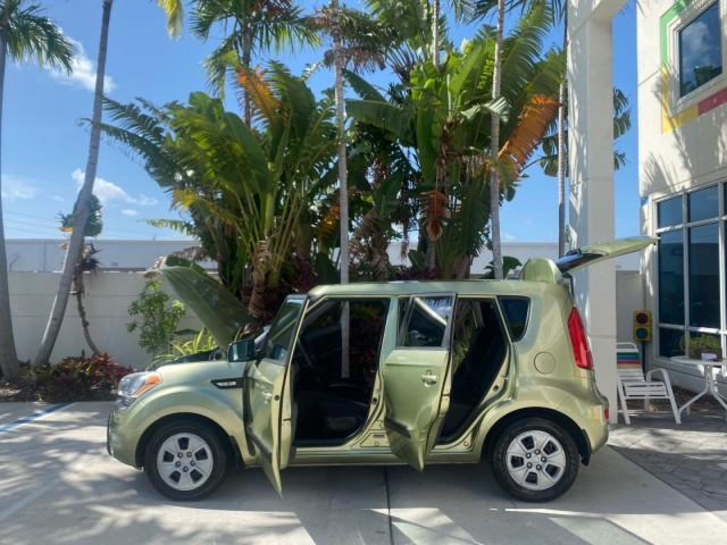 2013 Alien Pearl Metallic /Black seat trim Kia Soul LOW MILES 47,876 (KNDJT2A52D7) with an 1.6L DOHC GDI Dual-CVVT 16-Valve I4 Engine engine, Automatic transmission, located at 4701 North Dixie Hwy, Pompano Beach, FL, 33064, (954) 422-2889, 26.240938, -80.123474 - OUR WEBPAGE FLORIDACARS1.COM HAS OVER 100 PHOTOS AND FREE CARFAX LINK 2013 KIA SOUL VIN: KNDJT2A52D7532347 K N D J T 2 A 5 2 D 7 5 3 2 3 4 7 4 DOOR WAGON/SPORT UTILITY 1.6L I4 F DOHC 16V GASOLINE FRONT WHEEL DRIVE Features ABS Brakes Air Conditioning AM/FM Stereo Automatic Transmission Auxiliary Aud - Photo#8