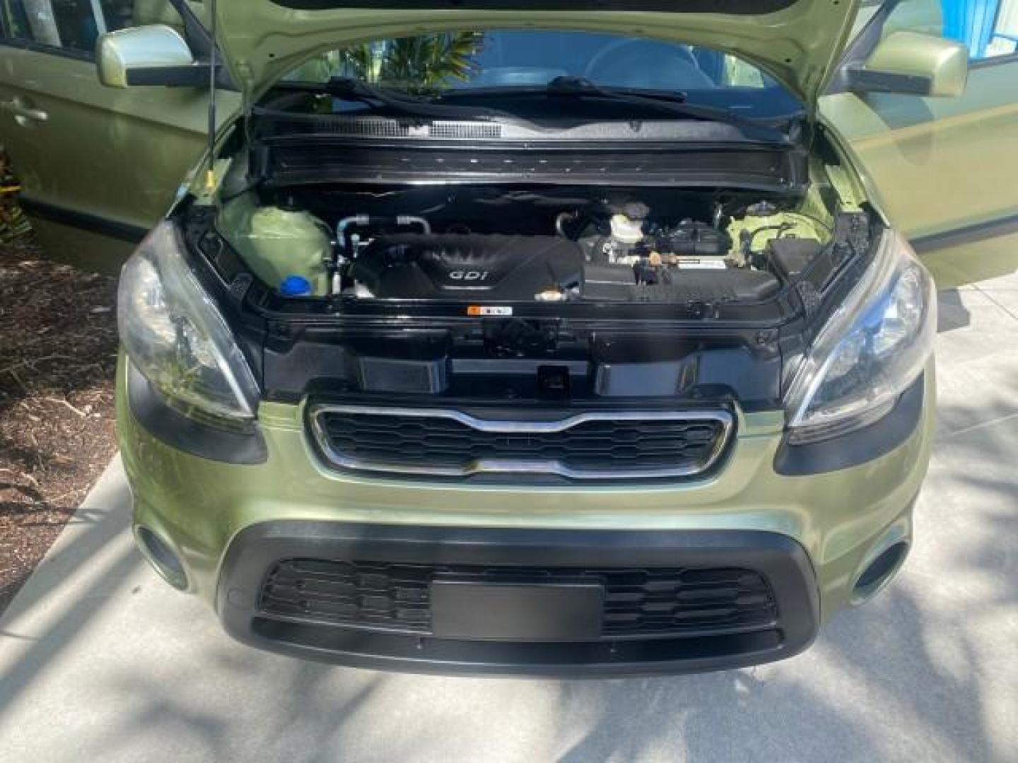2013 Alien Pearl Metallic /Black seat trim Kia Soul LOW MILES 47,876 (KNDJT2A52D7) with an 1.6L DOHC GDI Dual-CVVT 16-Valve I4 Engine engine, Automatic transmission, located at 4701 North Dixie Hwy, Pompano Beach, FL, 33064, (954) 422-2889, 26.240938, -80.123474 - OUR WEBPAGE FLORIDACARS1.COM HAS OVER 100 PHOTOS AND FREE CARFAX LINK 2013 KIA SOUL VIN: KNDJT2A52D7532347 K N D J T 2 A 5 2 D 7 5 3 2 3 4 7 4 DOOR WAGON/SPORT UTILITY 1.6L I4 F DOHC 16V GASOLINE FRONT WHEEL DRIVE Features ABS Brakes Air Conditioning AM/FM Stereo Automatic Transmission Auxiliary Aud - Photo#17