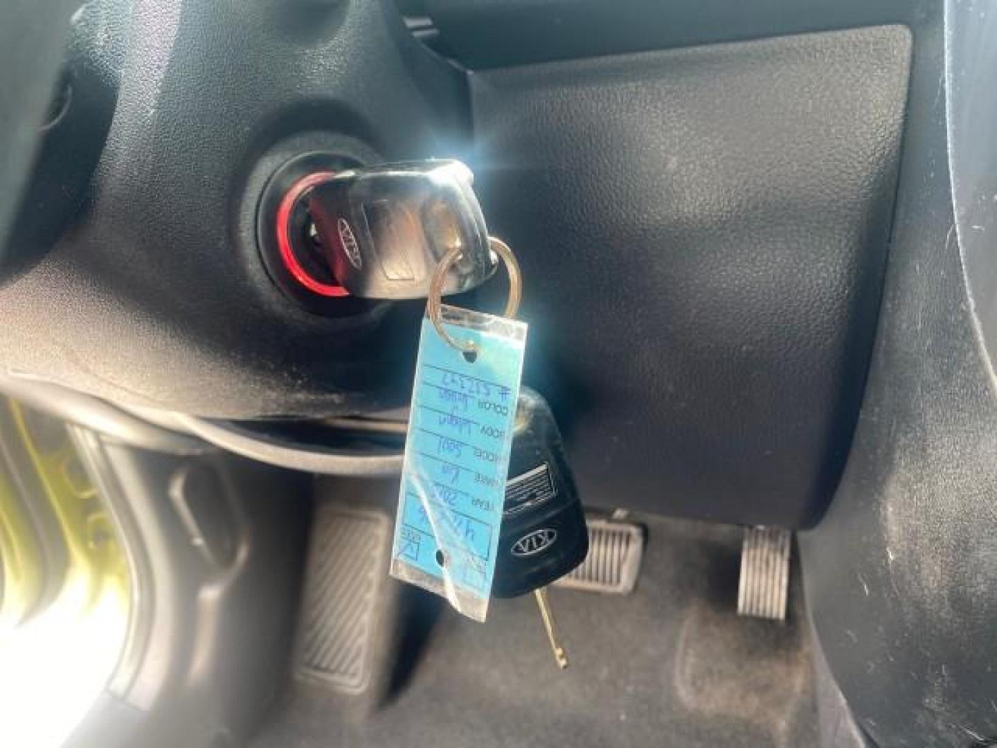 2013 Alien Pearl Metallic /Black seat trim Kia Soul LOW MILES 47,876 (KNDJT2A52D7) with an 1.6L DOHC GDI Dual-CVVT 16-Valve I4 Engine engine, Automatic transmission, located at 4701 North Dixie Hwy, Pompano Beach, FL, 33064, (954) 422-2889, 26.240938, -80.123474 - OUR WEBPAGE FLORIDACARS1.COM HAS OVER 100 PHOTOS AND FREE CARFAX LINK 2013 KIA SOUL VIN: KNDJT2A52D7532347 K N D J T 2 A 5 2 D 7 5 3 2 3 4 7 4 DOOR WAGON/SPORT UTILITY 1.6L I4 F DOHC 16V GASOLINE FRONT WHEEL DRIVE Features ABS Brakes Air Conditioning AM/FM Stereo Automatic Transmission Auxiliary Aud - Photo#45