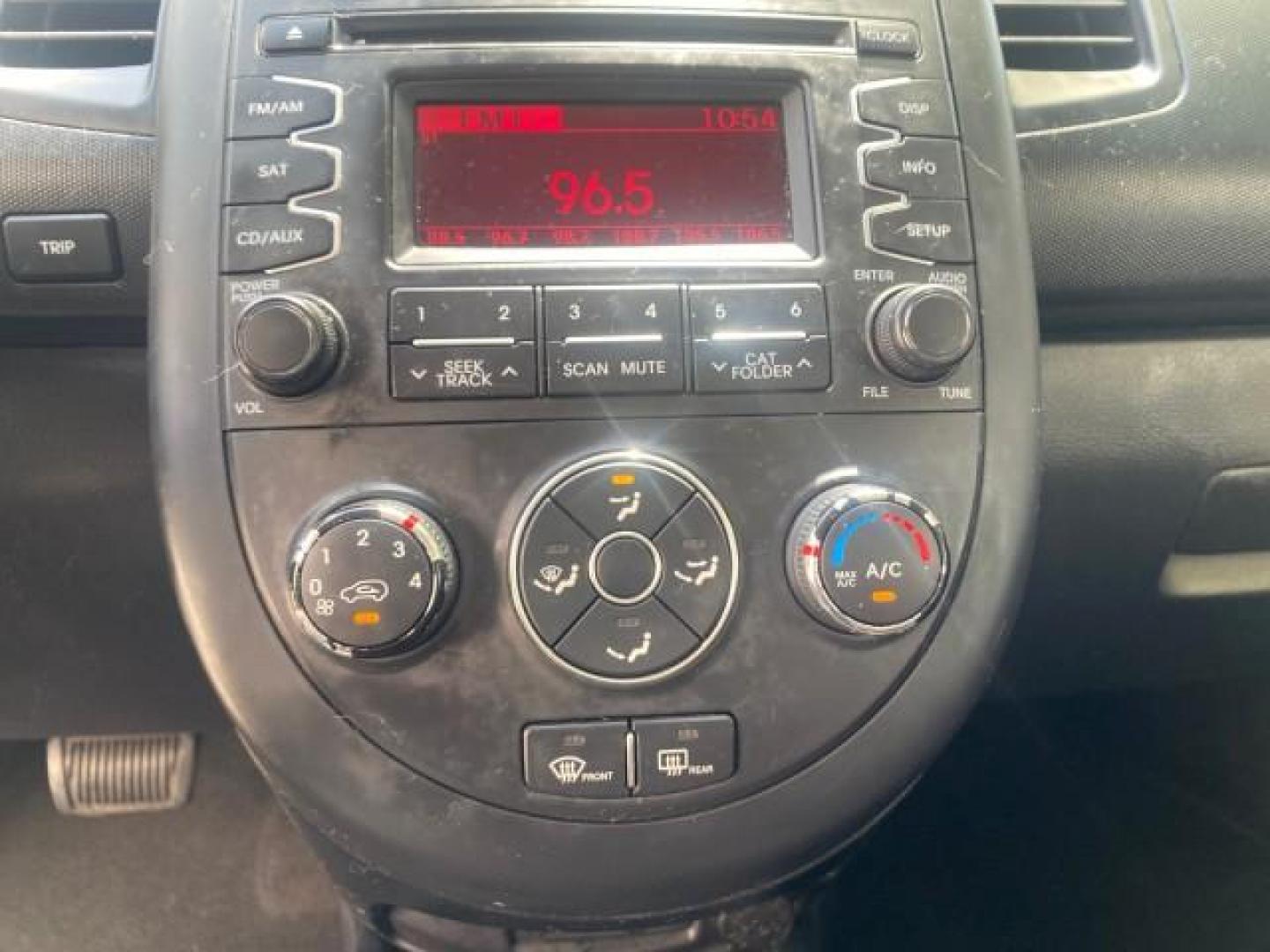2013 Alien Pearl Metallic /Black seat trim Kia Soul LOW MILES 47,876 (KNDJT2A52D7) with an 1.6L DOHC GDI Dual-CVVT 16-Valve I4 Engine engine, Automatic transmission, located at 4701 North Dixie Hwy, Pompano Beach, FL, 33064, (954) 422-2889, 26.240938, -80.123474 - OUR WEBPAGE FLORIDACARS1.COM HAS OVER 100 PHOTOS AND FREE CARFAX LINK 2013 KIA SOUL VIN: KNDJT2A52D7532347 K N D J T 2 A 5 2 D 7 5 3 2 3 4 7 4 DOOR WAGON/SPORT UTILITY 1.6L I4 F DOHC 16V GASOLINE FRONT WHEEL DRIVE Features ABS Brakes Air Conditioning AM/FM Stereo Automatic Transmission Auxiliary Aud - Photo#48