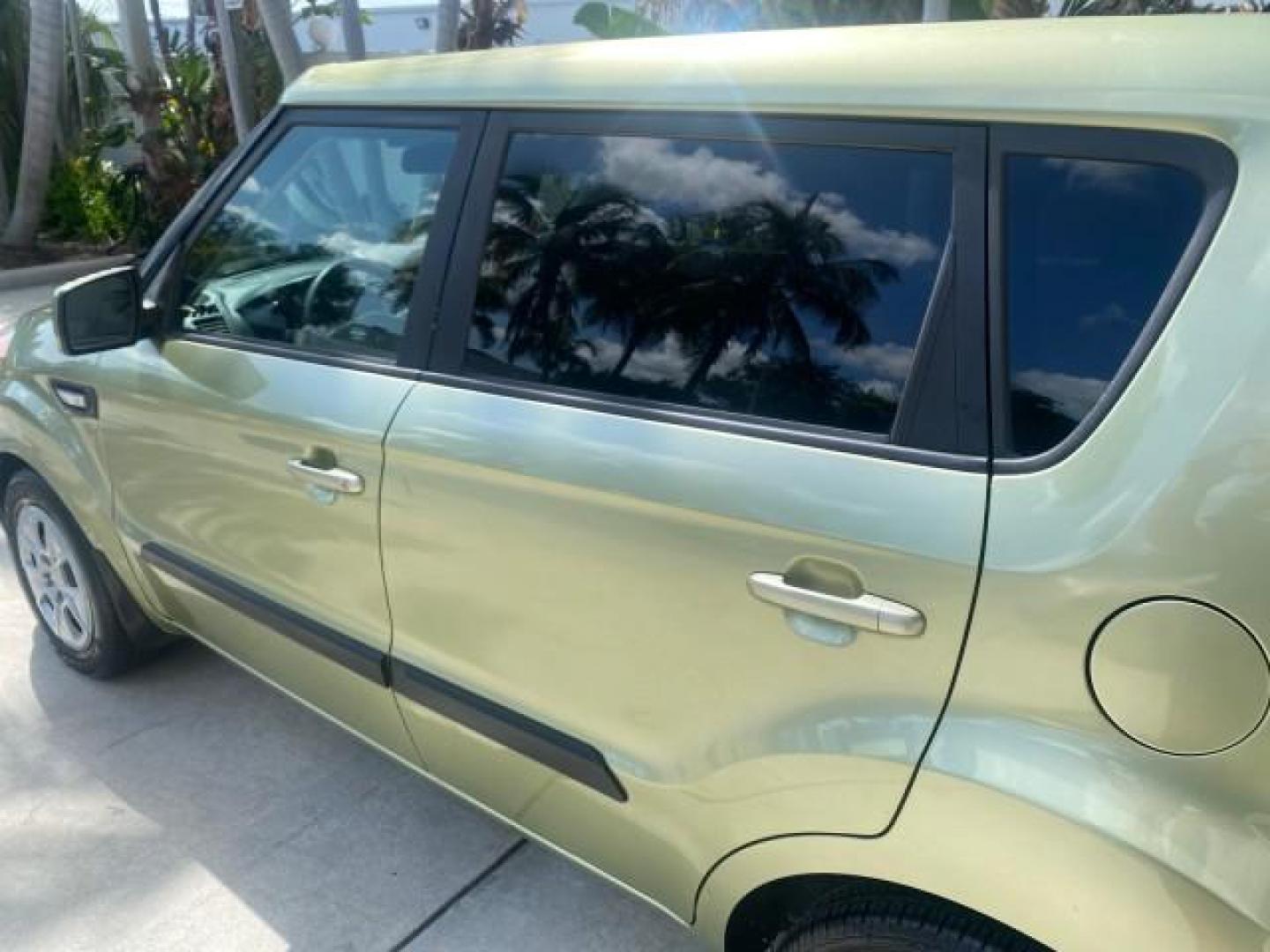 2013 Alien Pearl Metallic /Black seat trim Kia Soul LOW MILES 47,876 (KNDJT2A52D7) with an 1.6L DOHC GDI Dual-CVVT 16-Valve I4 Engine engine, Automatic transmission, located at 4701 North Dixie Hwy, Pompano Beach, FL, 33064, (954) 422-2889, 26.240938, -80.123474 - OUR WEBPAGE FLORIDACARS1.COM HAS OVER 100 PHOTOS AND FREE CARFAX LINK 2013 KIA SOUL VIN: KNDJT2A52D7532347 K N D J T 2 A 5 2 D 7 5 3 2 3 4 7 4 DOOR WAGON/SPORT UTILITY 1.6L I4 F DOHC 16V GASOLINE FRONT WHEEL DRIVE Features ABS Brakes Air Conditioning AM/FM Stereo Automatic Transmission Auxiliary Aud - Photo#60